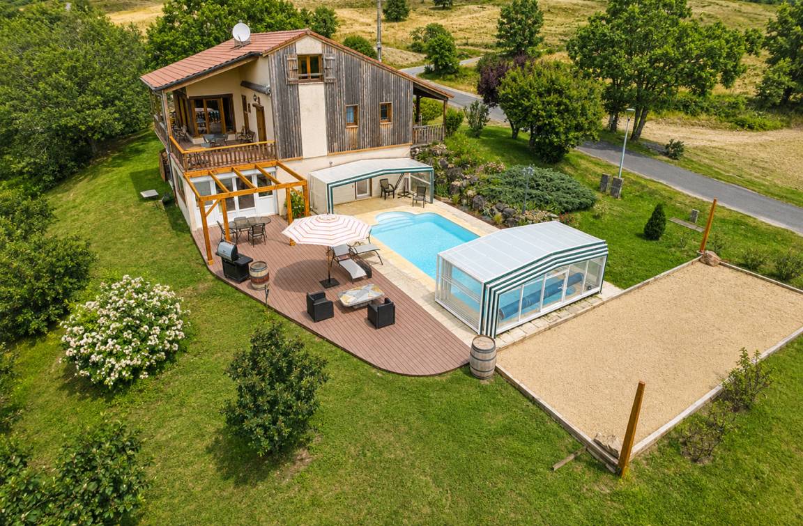 1800 M² Maison De Vacances ∙ 3 Chambres ∙ 8 Personnes - Massiac