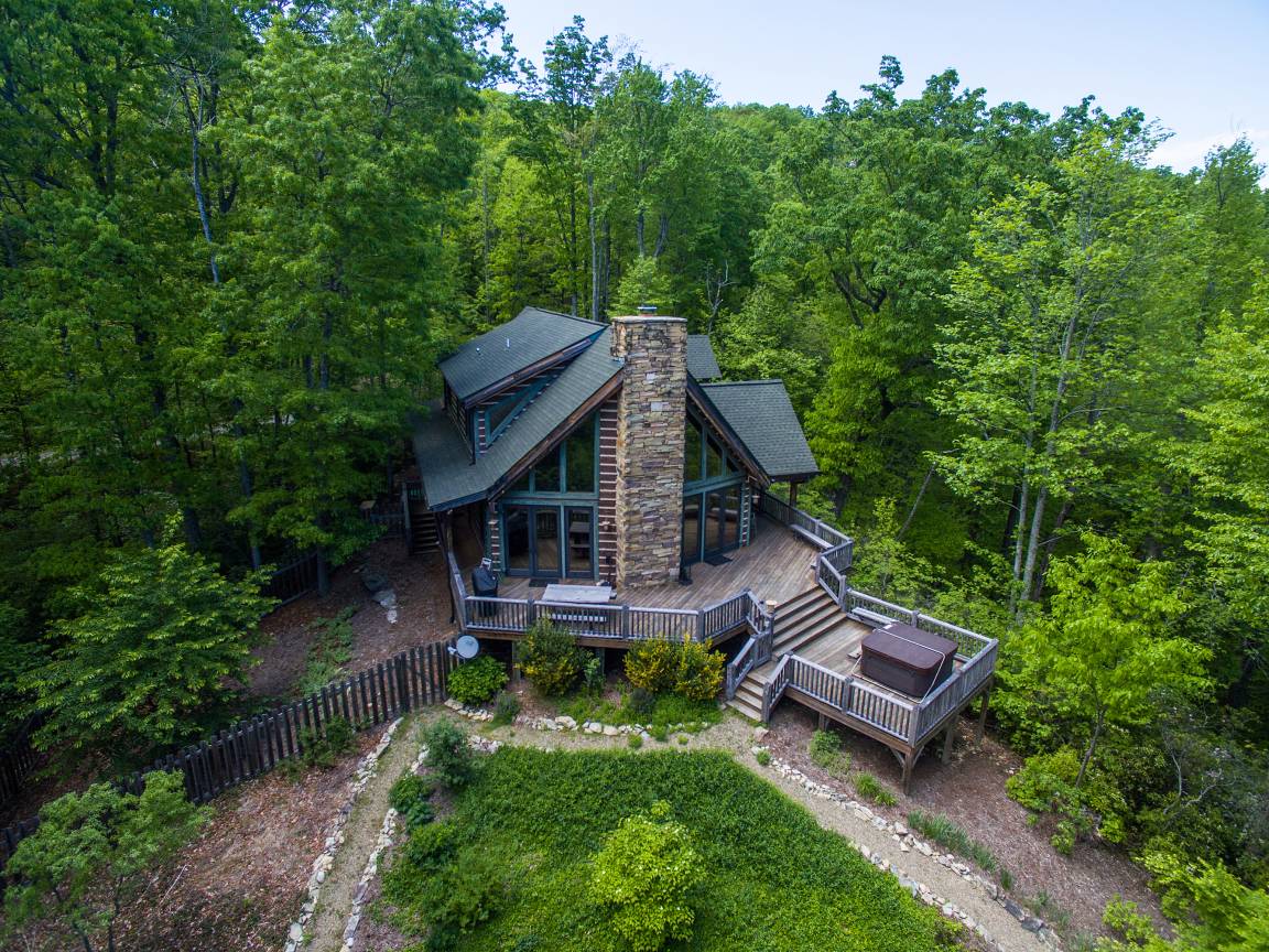 214 M² Cabin ∙ 3 Bedrooms ∙ 6 Guests - Chimney Rock, NC