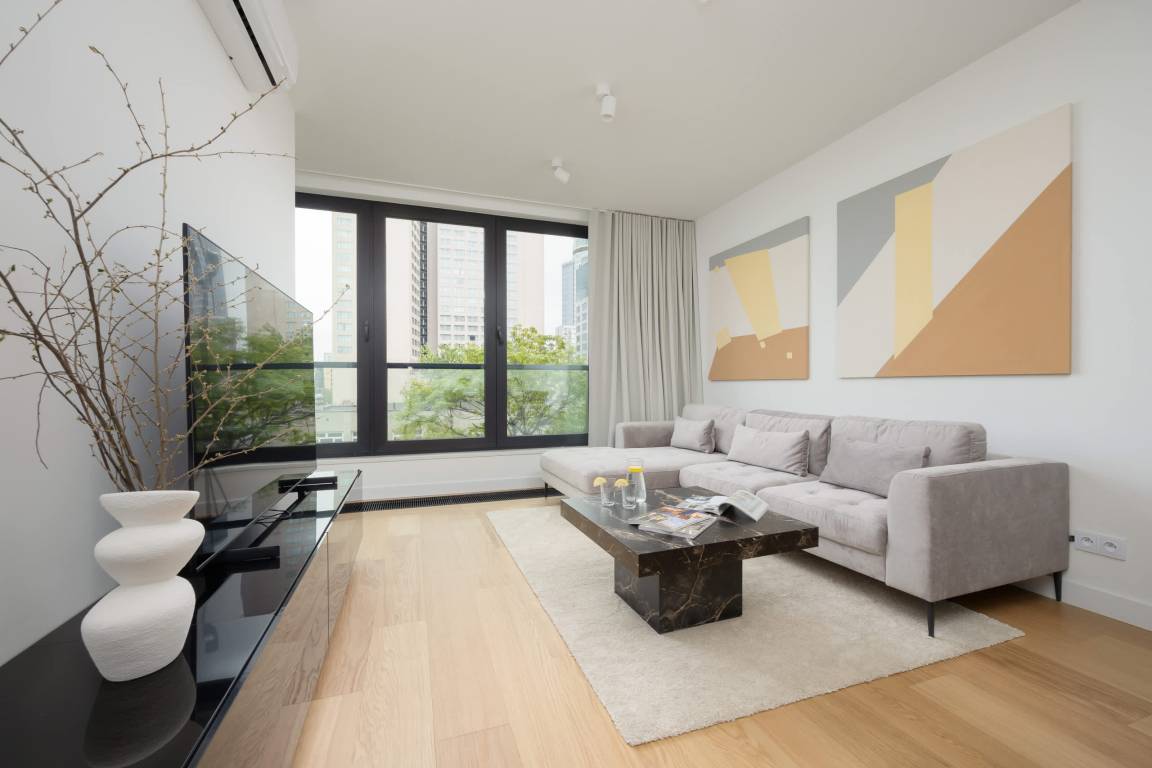 82 M² Apartamento ∙ 3 Quartos ∙ 8 Hóspedes - Varsóvia