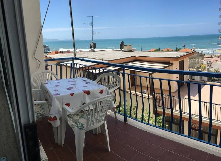 85 M² Apartment ∙ 2 Bedrooms ∙ 6 Guests - Follonica