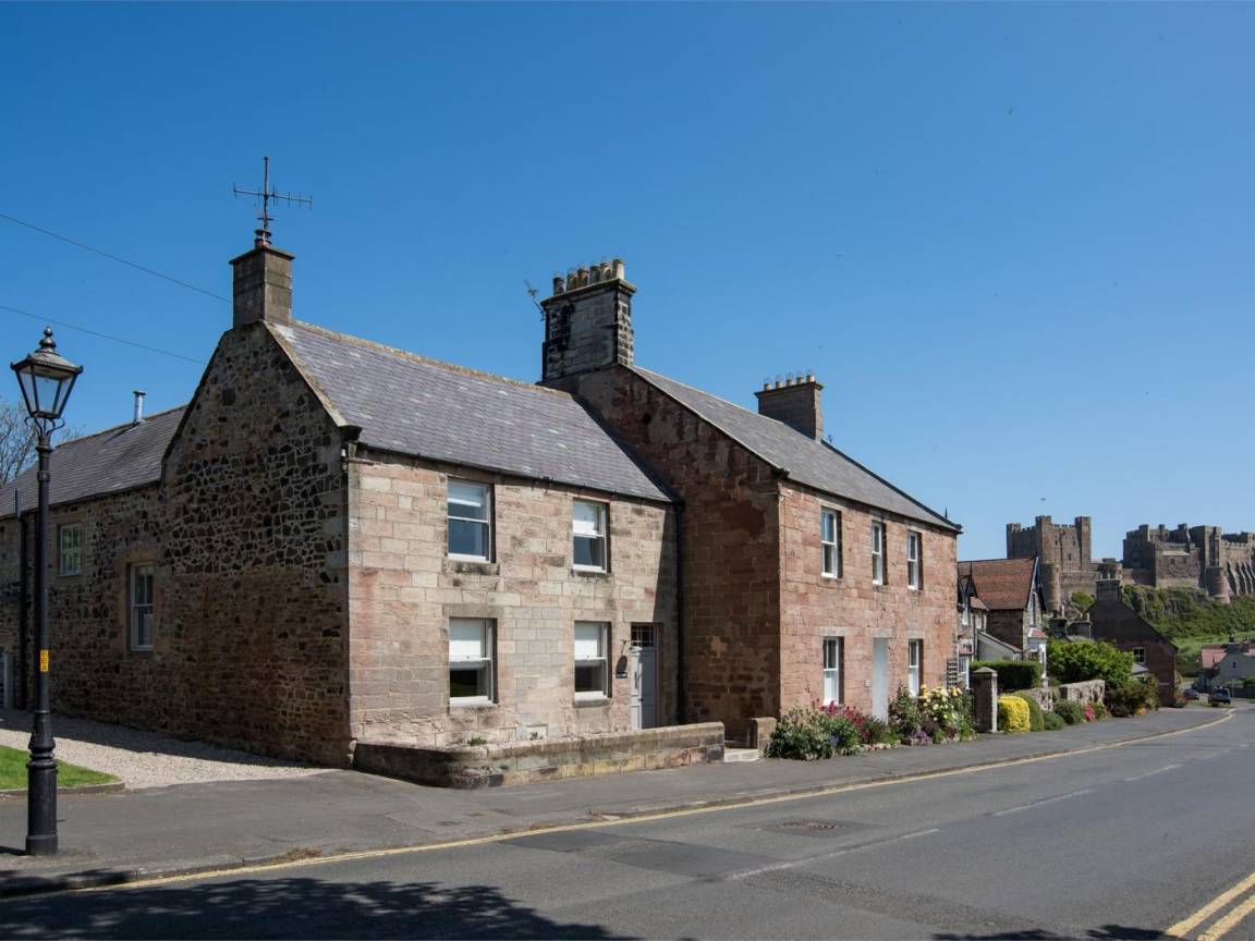 Cottage ∙ 4 Bedrooms ∙ 8 Guests - Bamburgh Castle