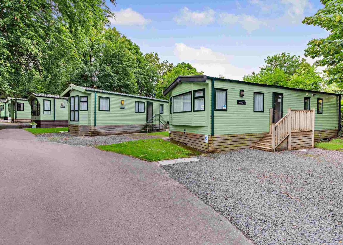 Caravan ∙ 2 Bedrooms ∙ 6 Guests - Bowness-on-Windermere