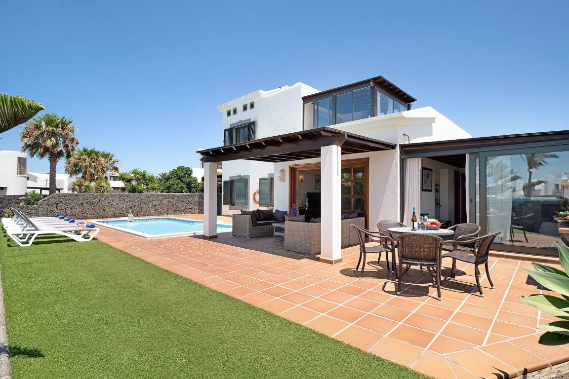 135 M² Villa ∙ 3 Bedrooms ∙ 6 Guests - Playa Blanca