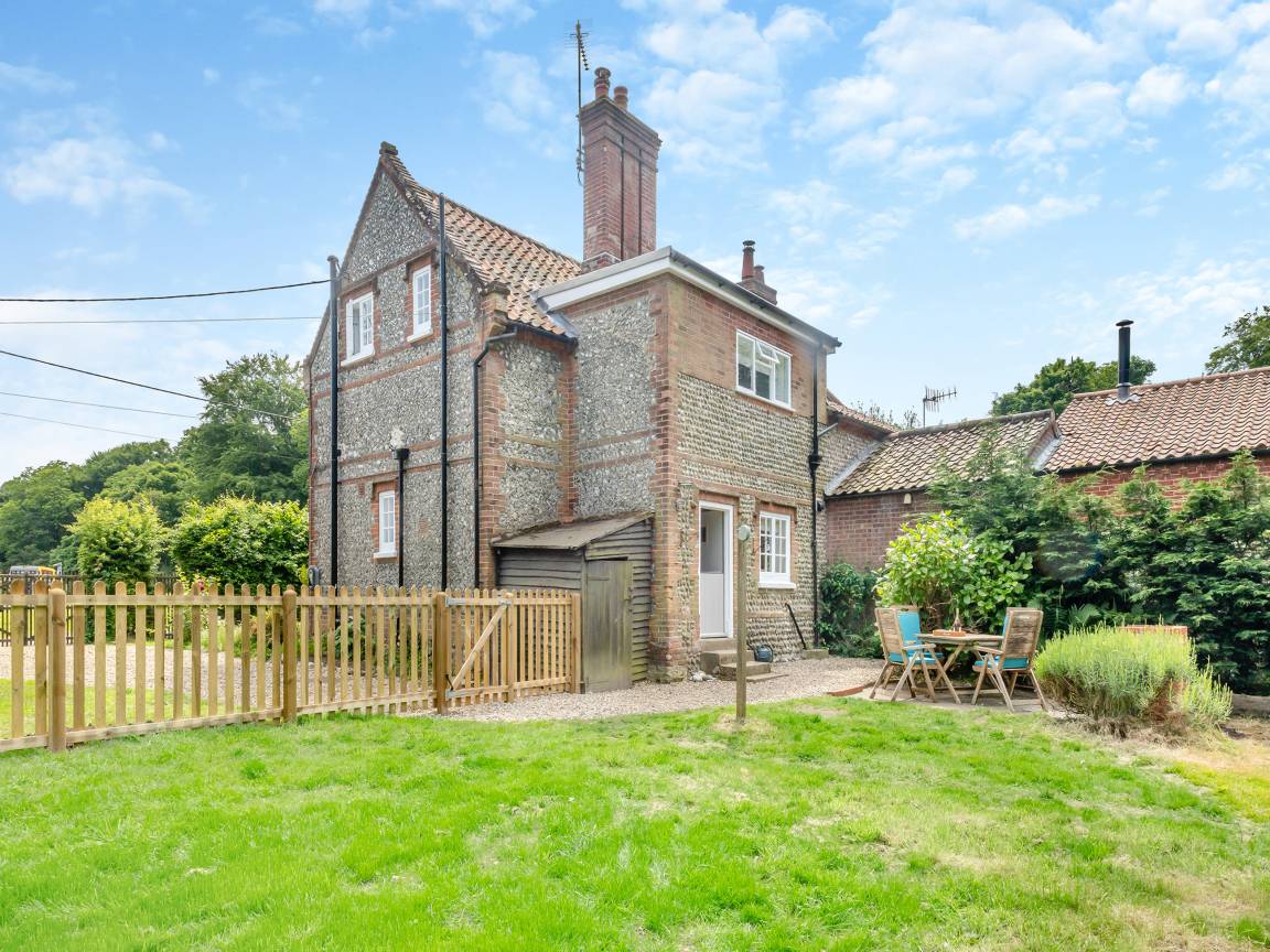 Cottage ∙ 2 Bedrooms ∙ 4 Guests - Sheringham
