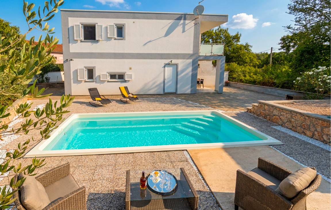 70 M² Majatalo ∙ 2 Makuuhuonetta ∙ 5 Vierasta - Krk