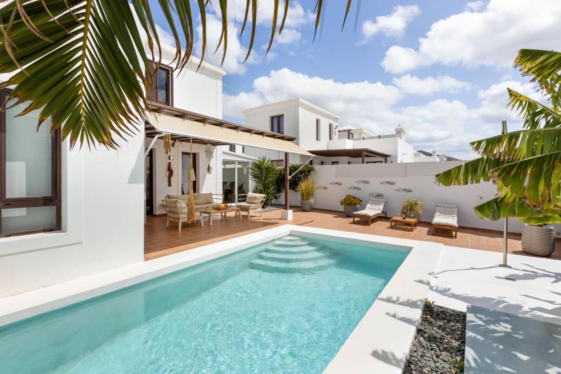 240 M² Villa ∙ 2 Bedrooms ∙ 4 Guests - Playa Blanca