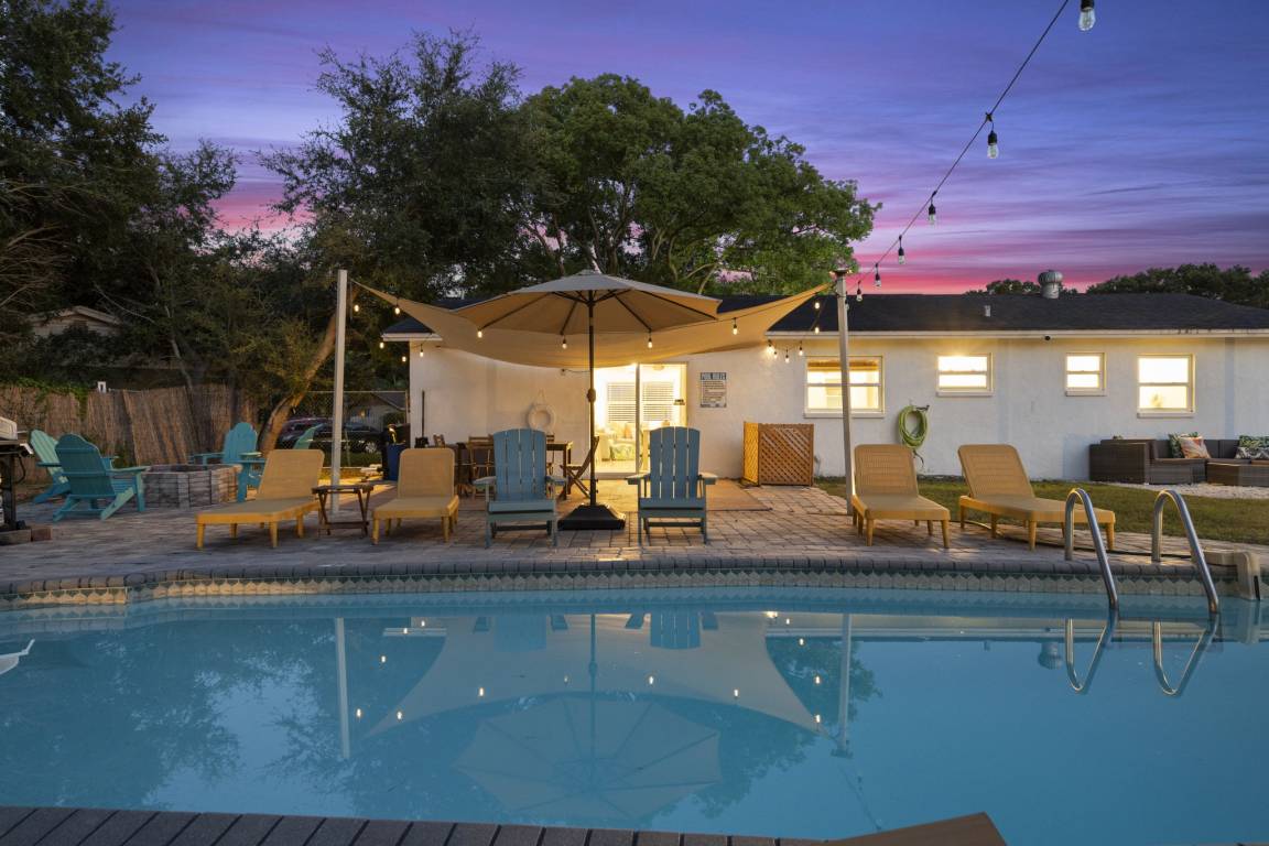 109 M² House ∙ 3 Bedrooms ∙ 10 Guests - St. Petersburg, FL