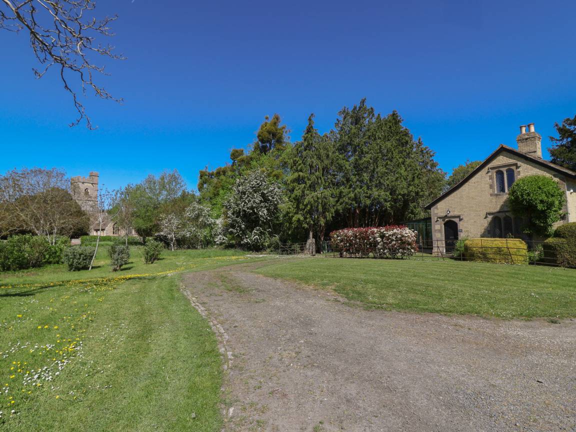 Cottage ∙ 2 Bedrooms ∙ 4 Guests - Gloucester
