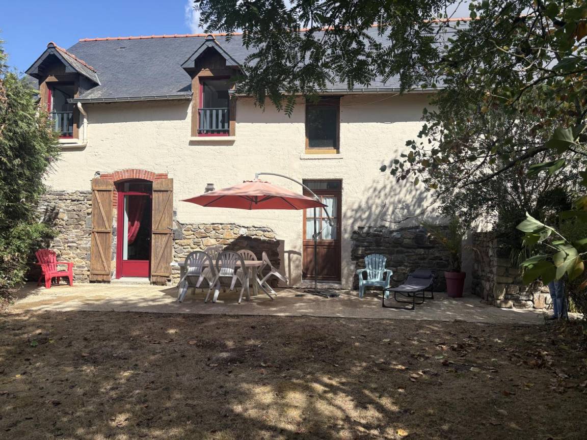 90 M² Gîte ∙ 3 Bedrooms ∙ 7 Guests - Châteaubourg