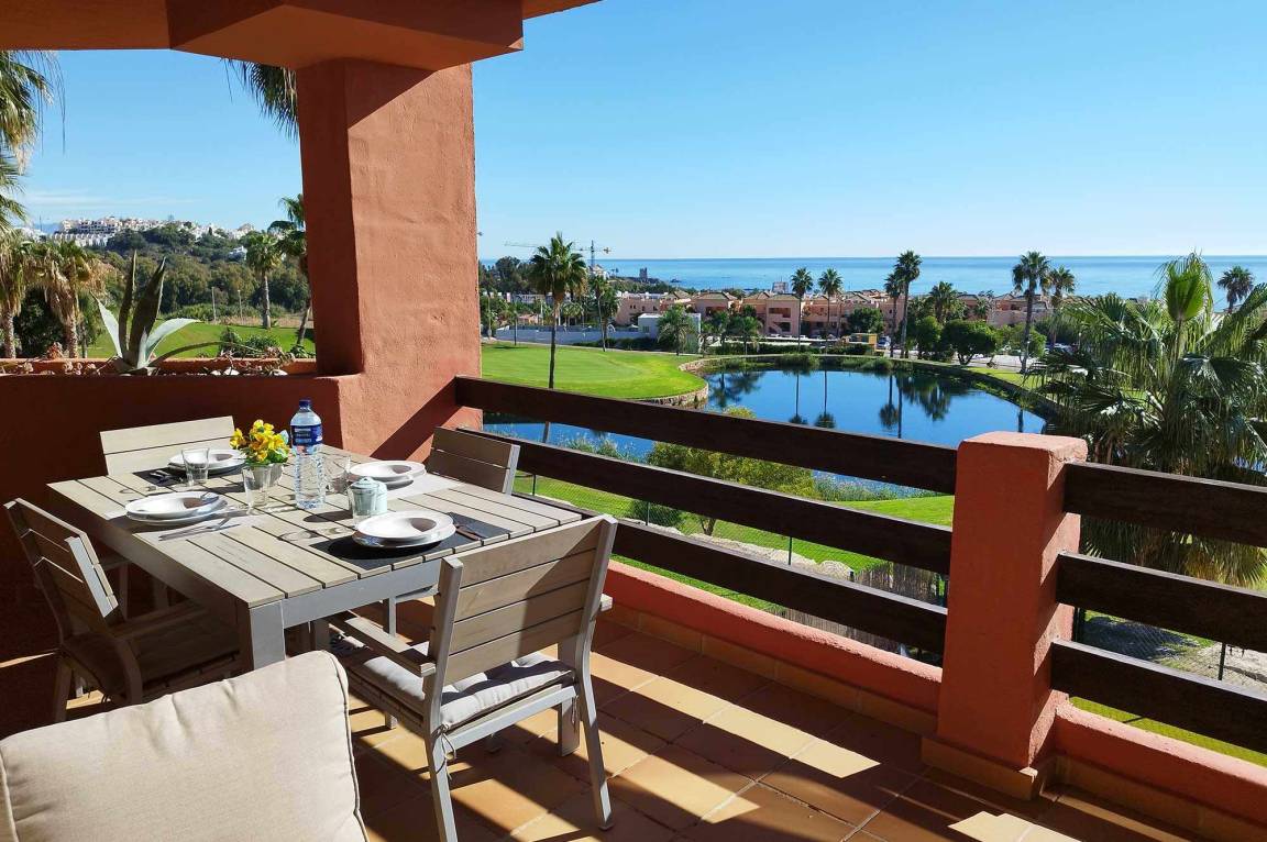 90 M² Apartamento ∙ 2 Habitaciones ∙ 4 Huéspedes - Estepona
