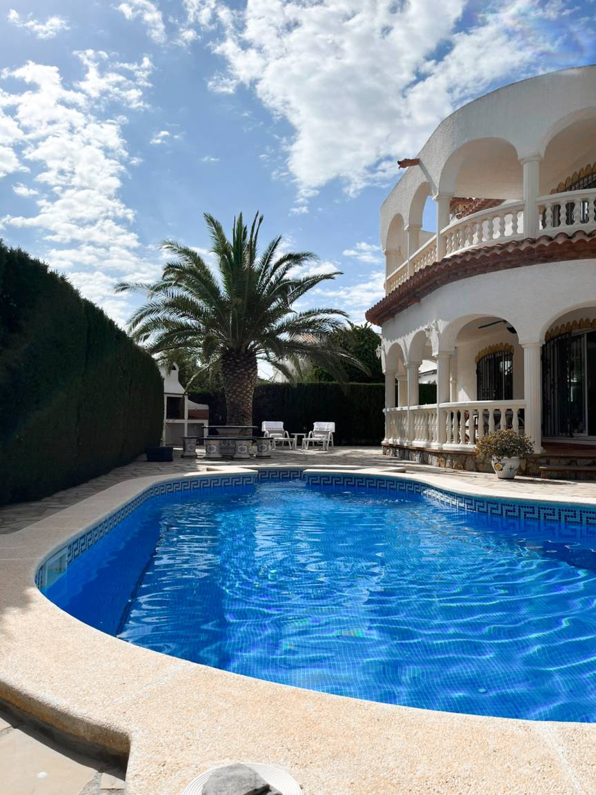 Maison De Vacances ∙ 4 Chambres ∙ 8 Personnes - Miami Platja