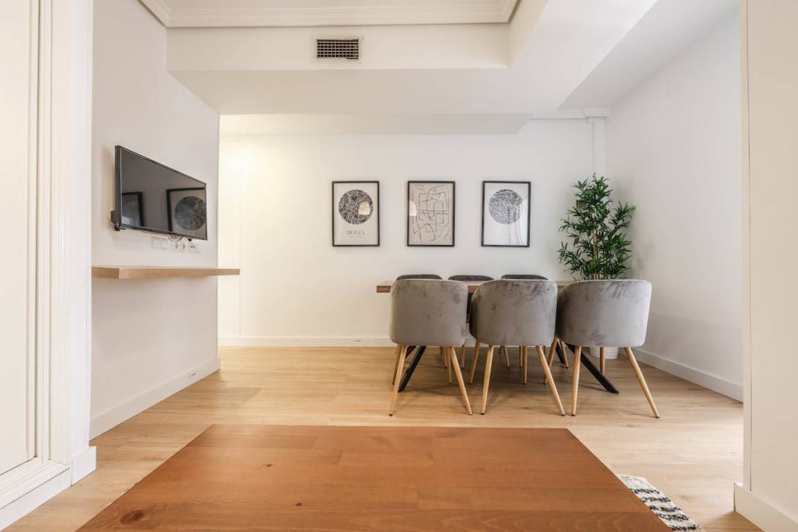70 M² Apartment ∙ 2 Bedrooms ∙ 6 Guests - Madrid