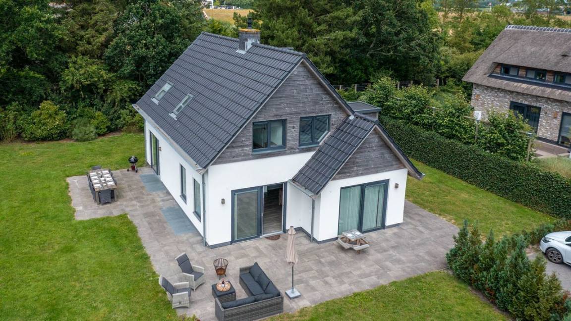 300 M² Apartment ∙ 5 Bedrooms ∙ 10 Guests - Texel
