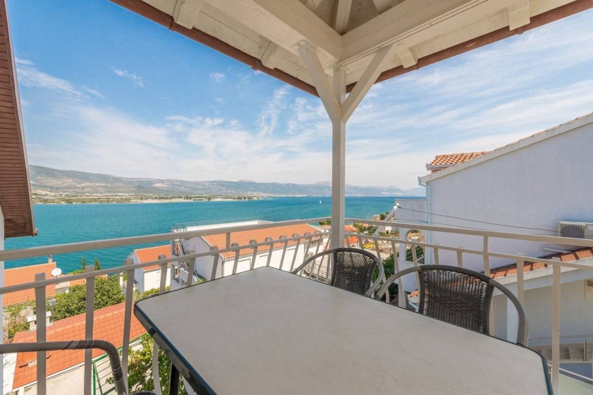 68 M² Apartment ∙ 2 Bedrooms ∙ 5 Guests - Trogir