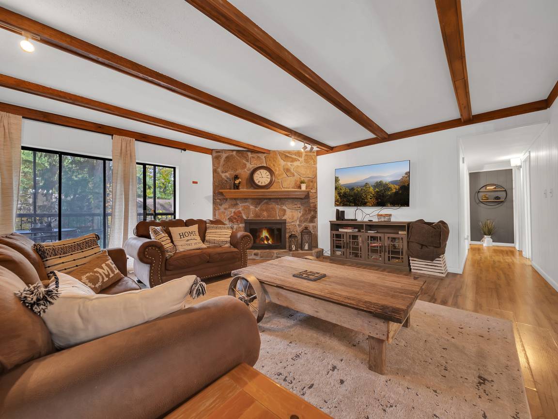 128 M² Apartment ∙ 3 Bedrooms ∙ 8 Guests - Gatlinburg, TN