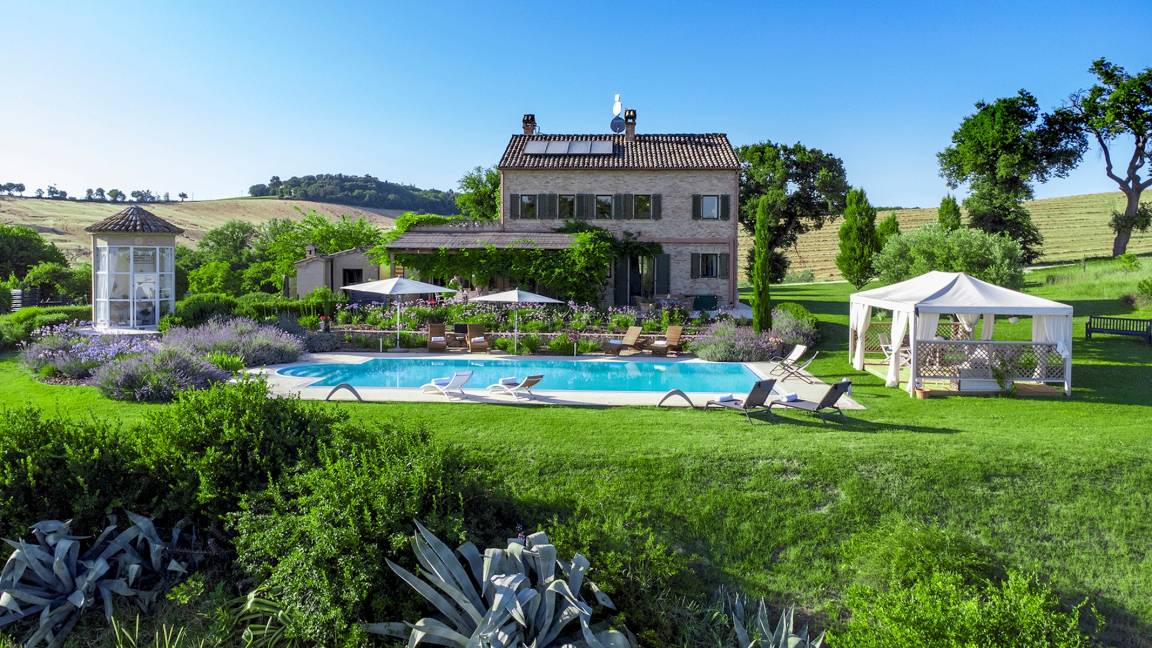 342 M² Villa ∙ 5 Bedrooms ∙ 10 Guests - Osimo