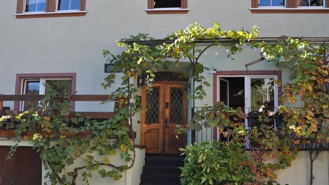 240 M² Ferienhaus ∙ 6 Schlafzimmer ∙ 12 Gäste - Zell (Mosel)