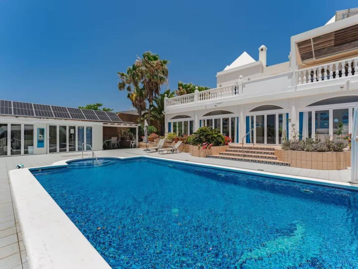 400 M² Villa ∙ 4 Habitaciones ∙ 8 Huéspedes - Adeje