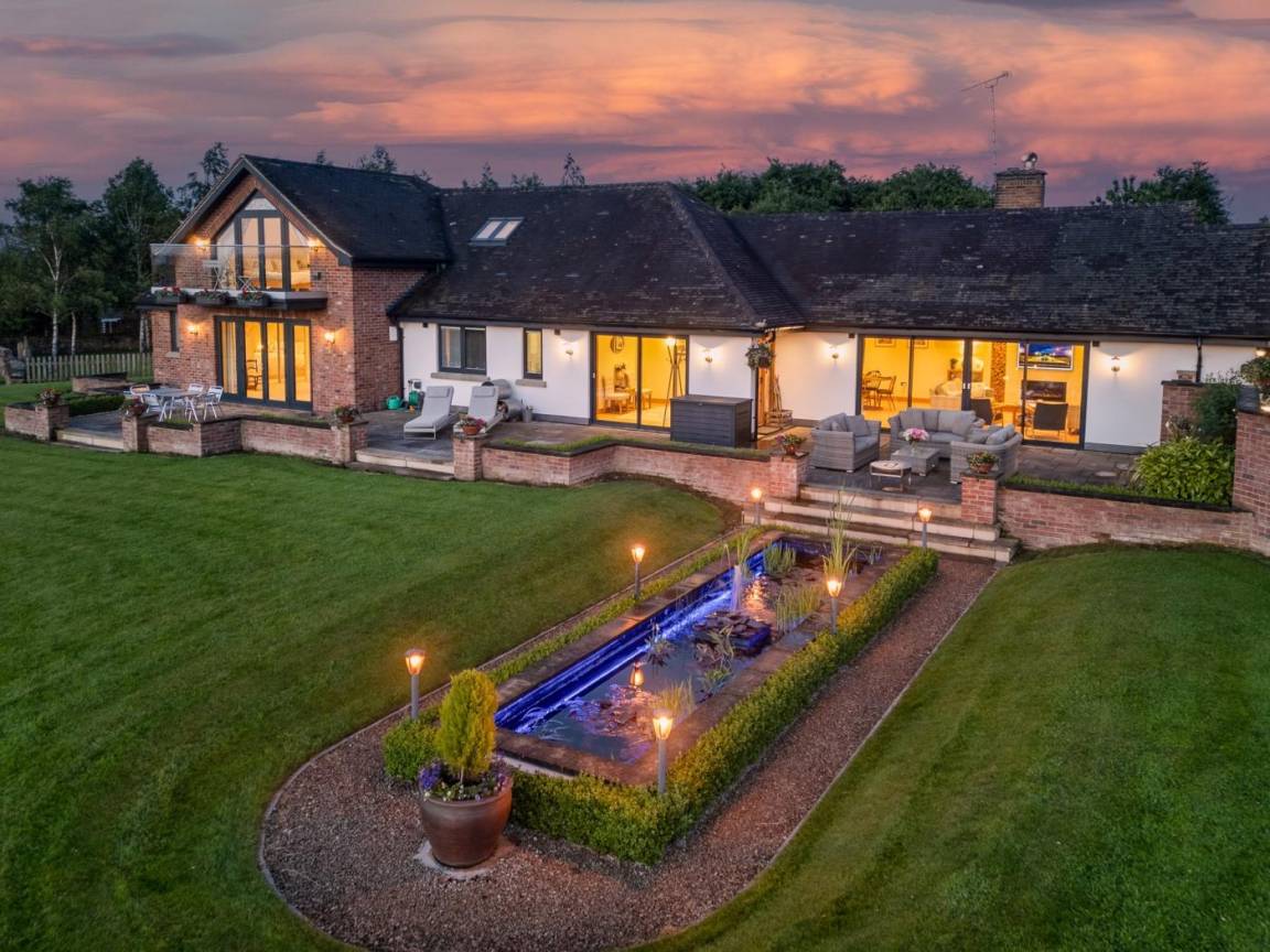 Cottage ∙ 3 Bedrooms ∙ 6 Guests - Derby