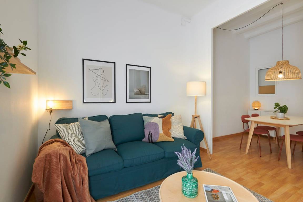 70 M² Apartamento ∙ 2 Habitaciones ∙ 3 Huéspedes - Barcelona