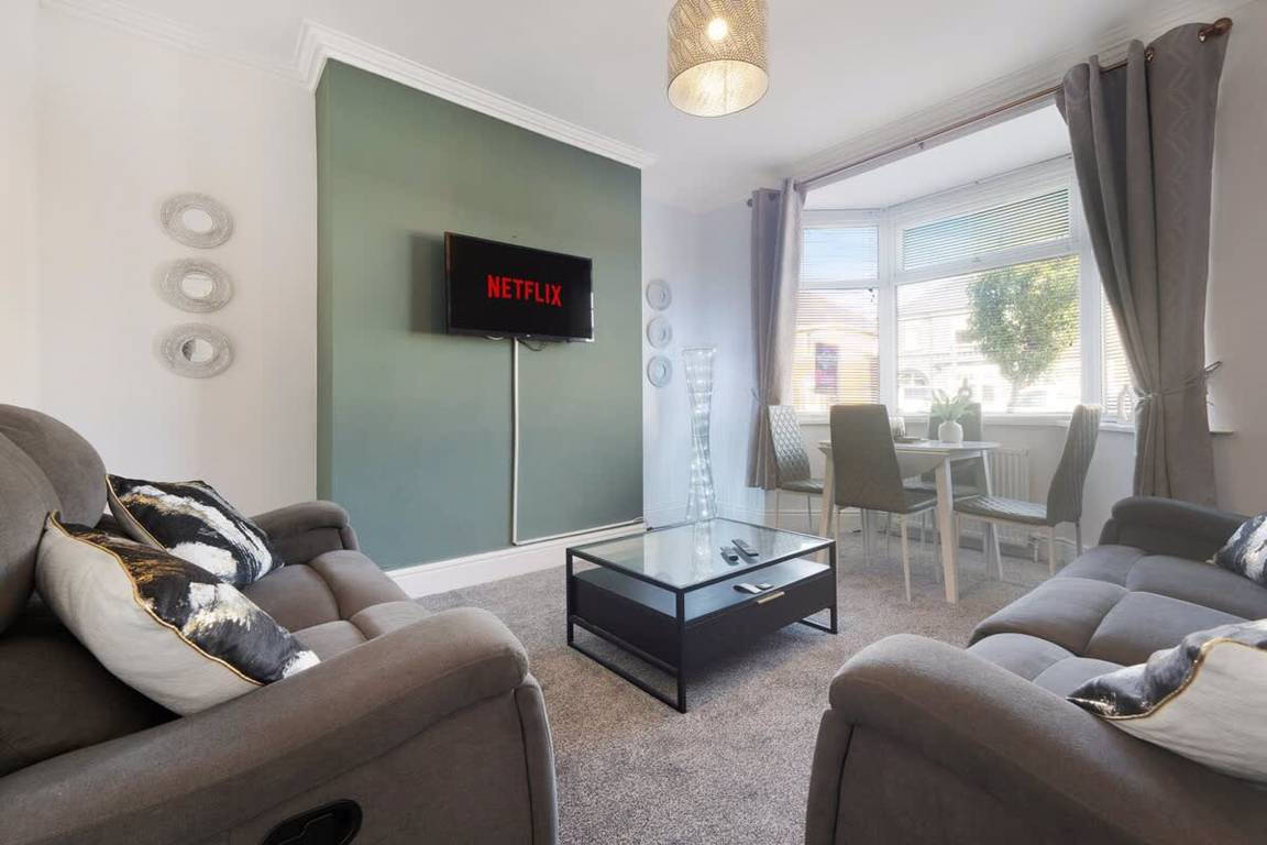 Apartment ∙ 4 Bedrooms ∙ 7 Guests - Darlington