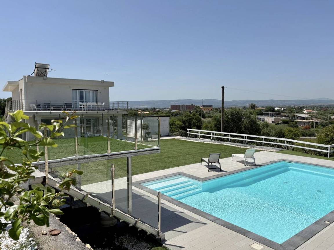 200 m&sup2; Villa 4 Schlafzimmer 12 G&auml;ste