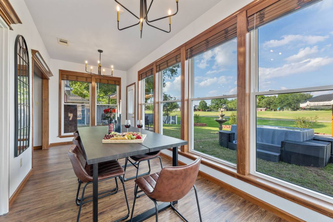 Apartment ∙ 5 Bedrooms ∙ 14 Guests - Port Arthur, TX