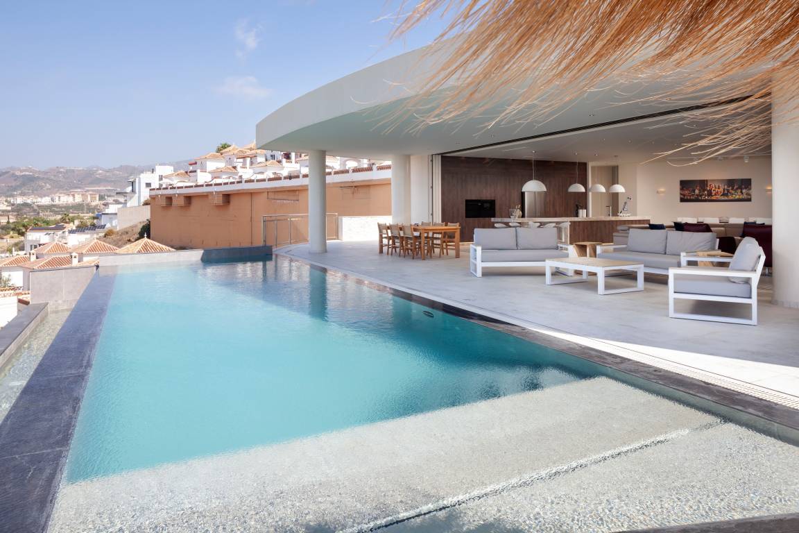 300 M² Villa ∙ 3 Bedrooms ∙ 6 Guests - Torrox Costa