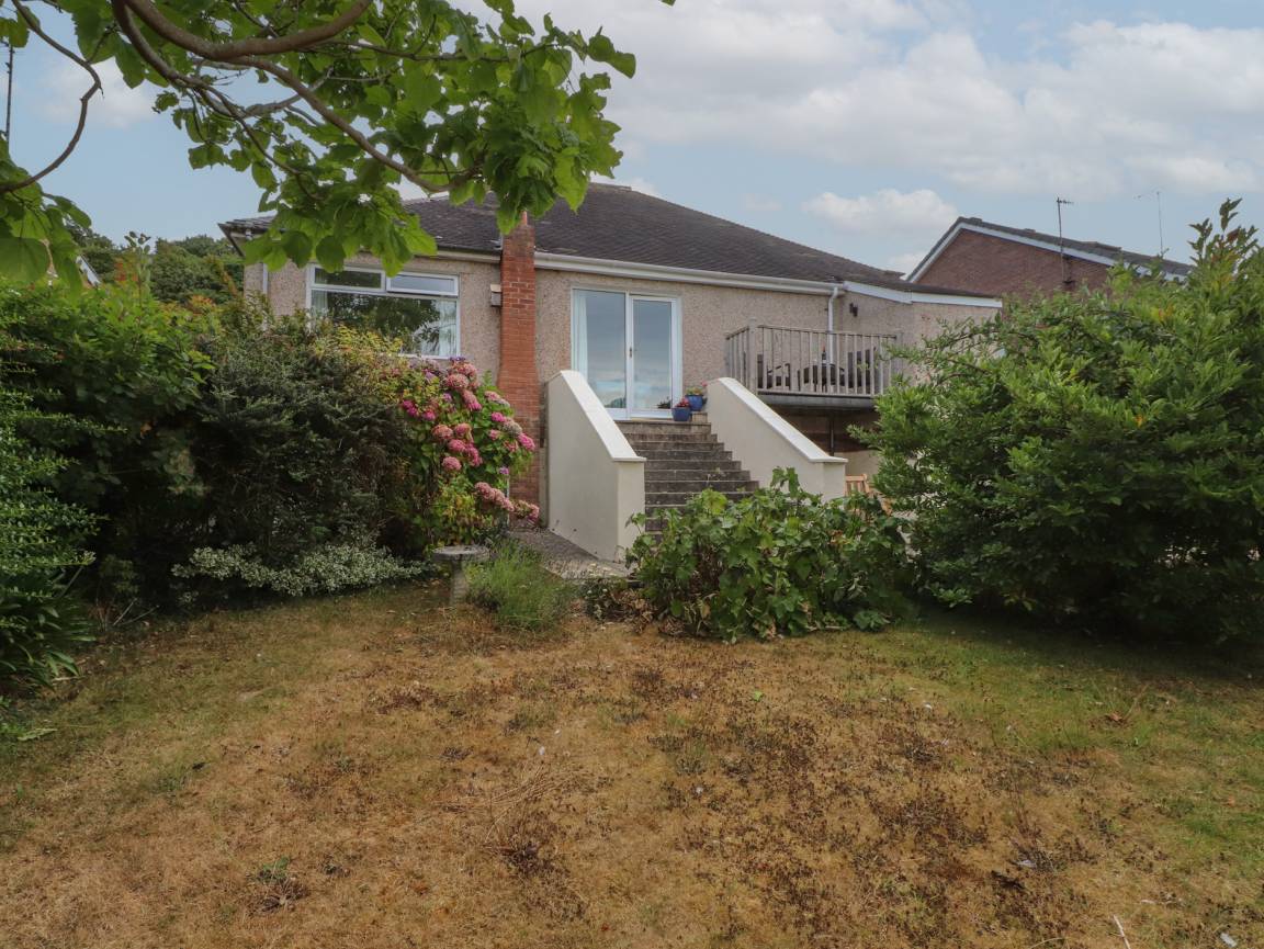 Cottage ∙ 2 Bedrooms ∙ 4 Guests - Colwyn Bay