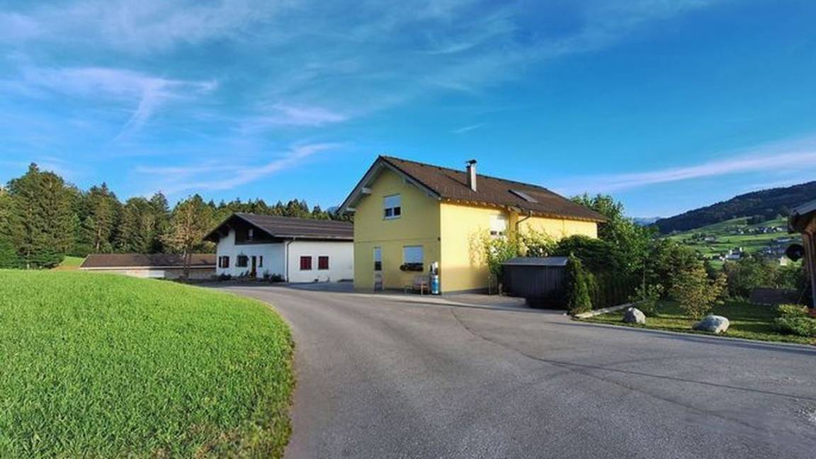 65 M² Ferienwohnung ∙ 2 Gäste - Hittisau