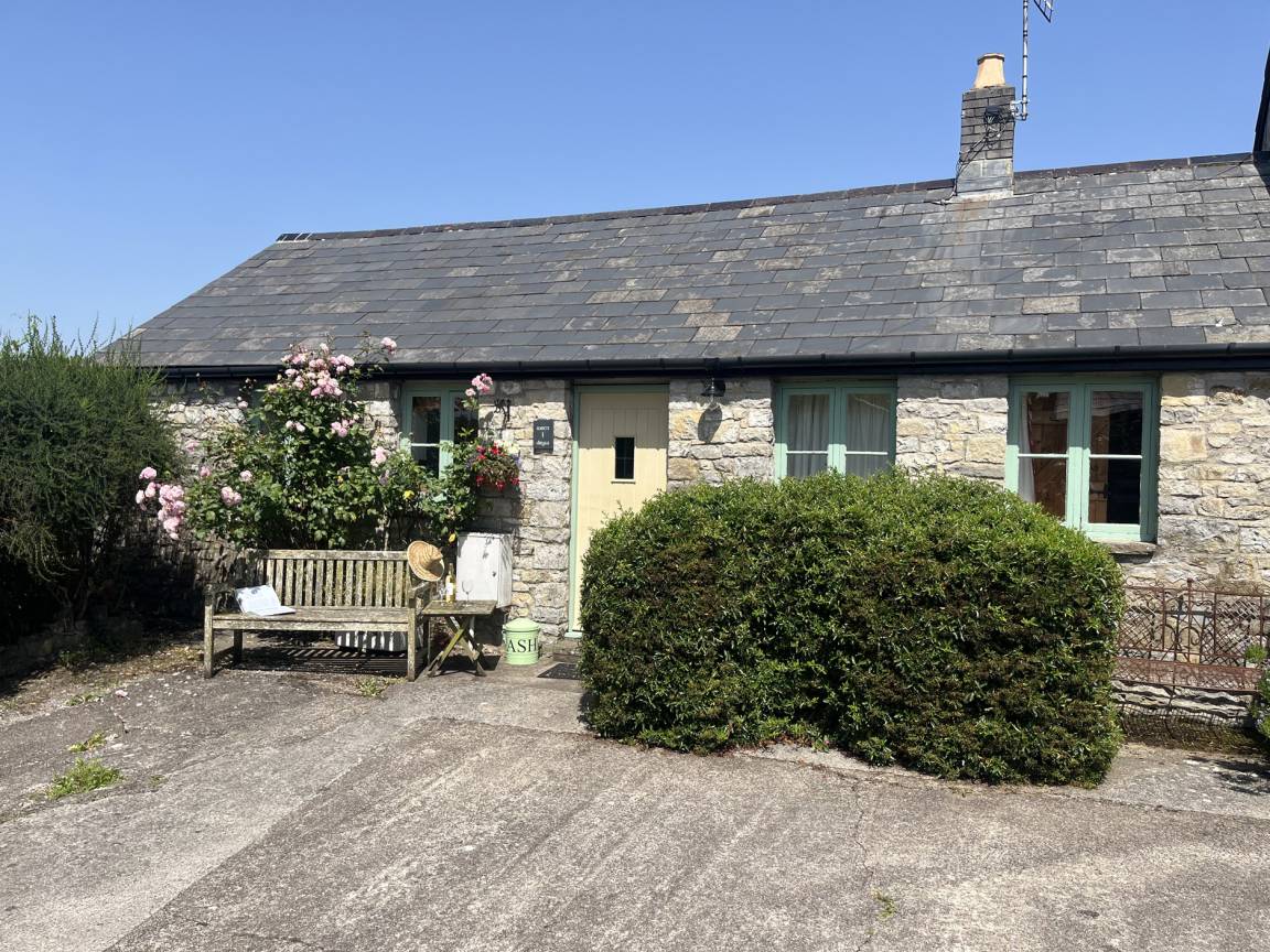 Cottage ∙ 2 Bedrooms ∙ 4 Guests - Cowbridge