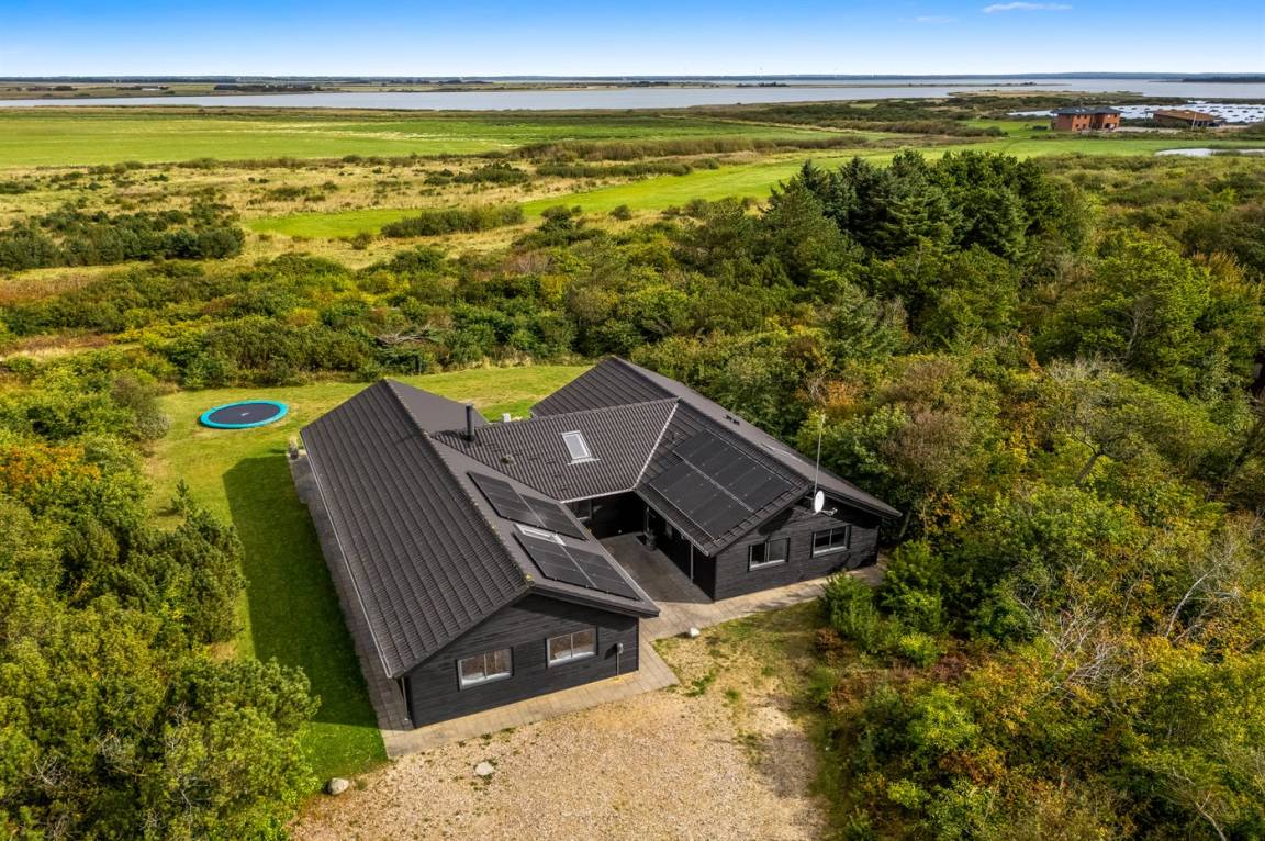 242 m&sup2; Ferienhaus 6 Schlafzimmer 16 G&auml;ste