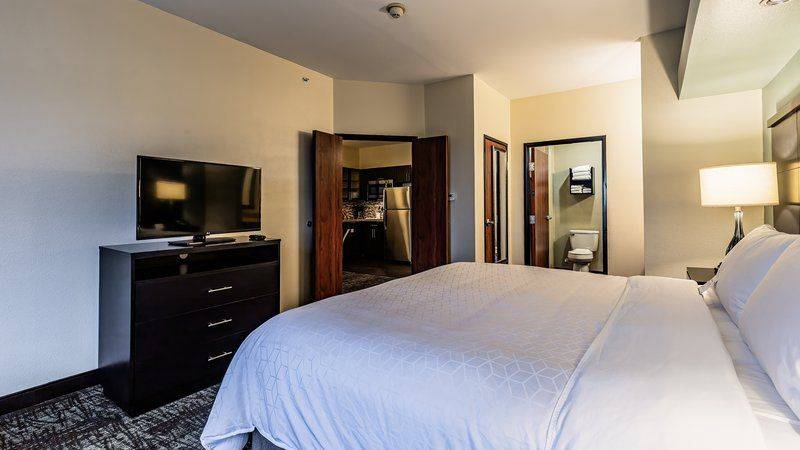 Hotel ∙ 1 Bedroom ∙ 4 Guests - Laredo, TX