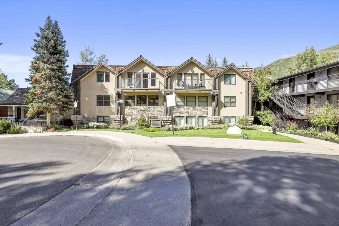 84 M² House ∙ 2 Bedrooms ∙ 6 Guests - Aspen, CO