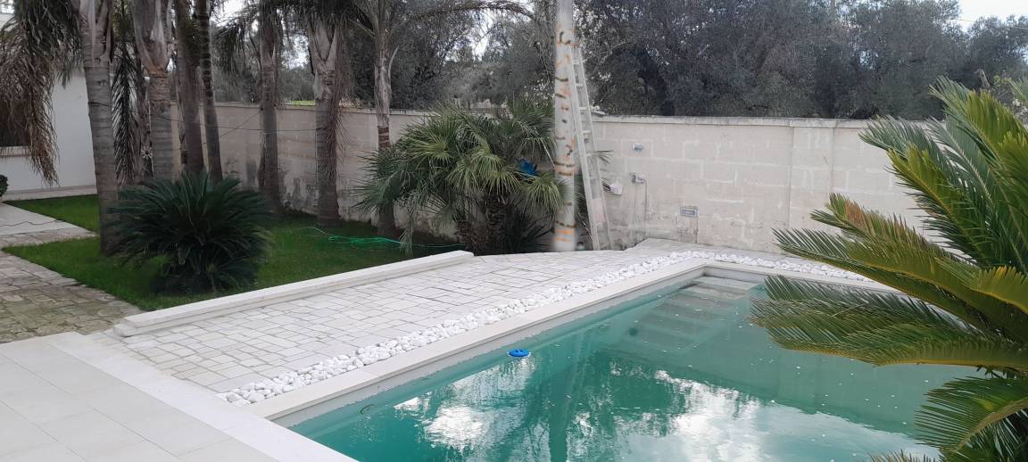 Casa a Francavilla Fontana con piscina e giardino