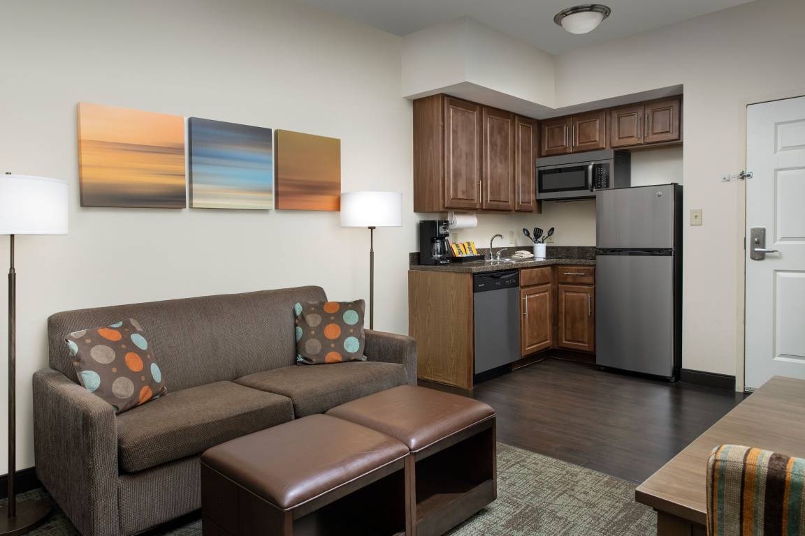 Hotel ∙ 2 Slaapkamers ∙ 8 Gasten - Greenville, SC