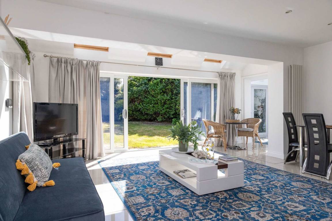 Apartment ∙ 5 Bedrooms ∙ 8 Guests - Emsworth