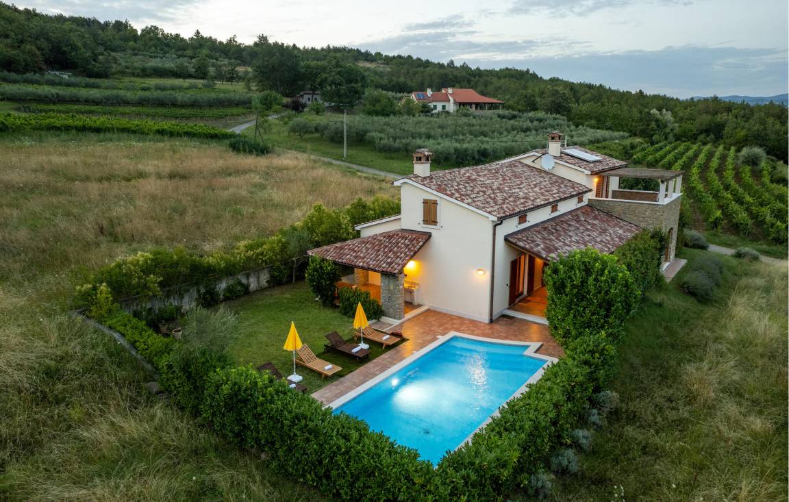 250 M² Ferienhaus ∙ 3 Schlafzimmer ∙ 6 Gäste - Buzet