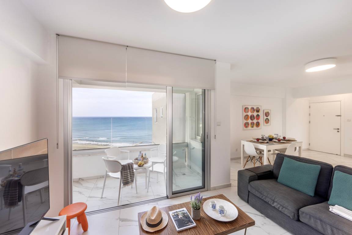 90 M² Apartment ∙ 2 Bedrooms ∙ 4 Guests - Larnaca