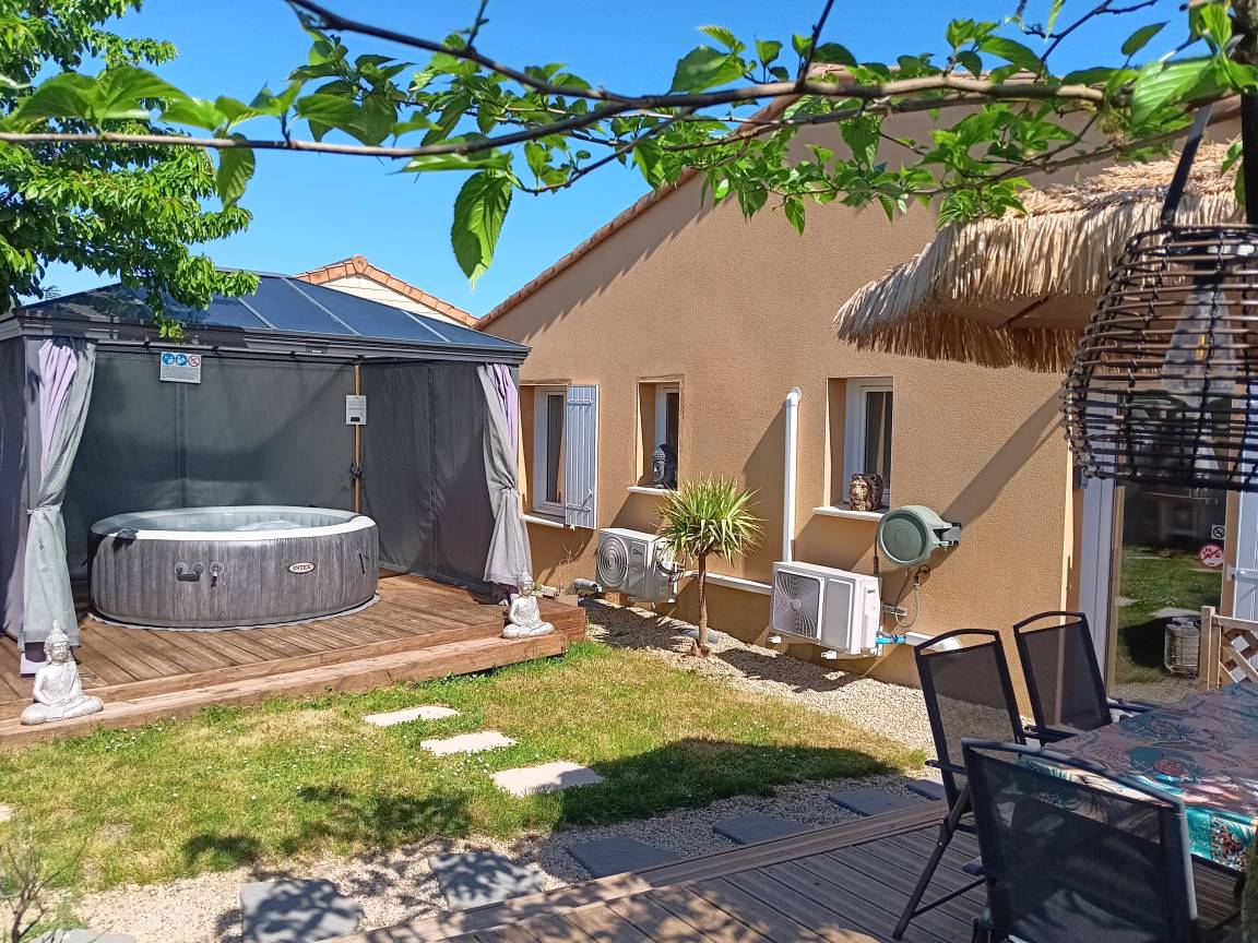 55 M² House ∙ 2 Bedrooms ∙ 6 Guests - Niort