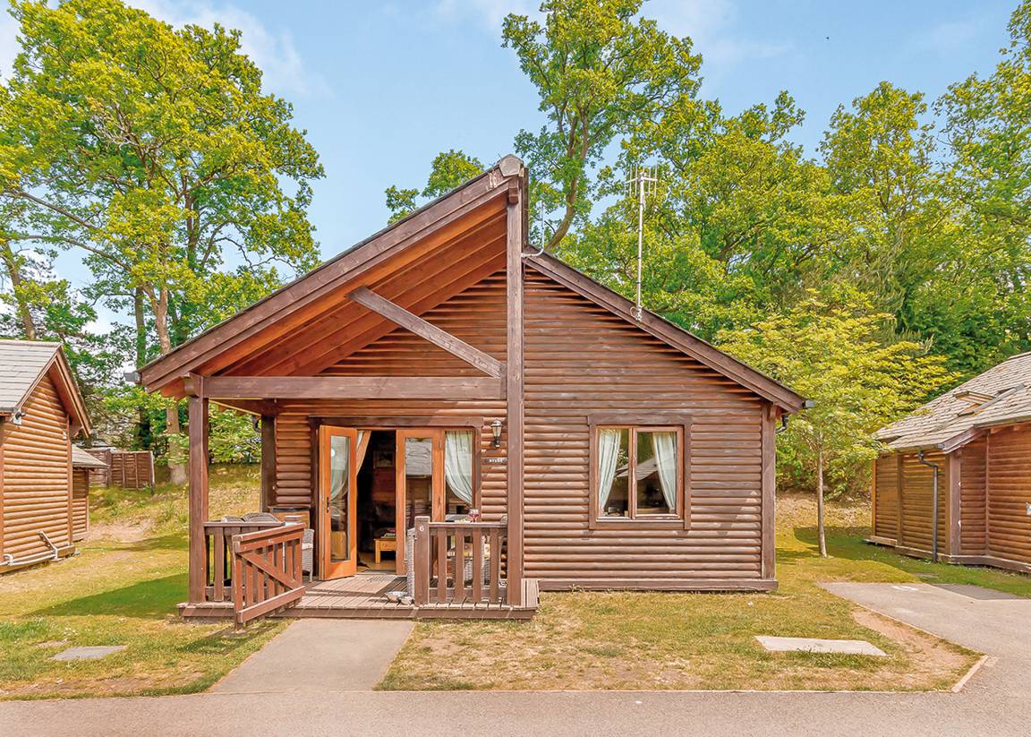 Chalet ∙ 2 Bedrooms ∙ 4 Guests - Farnham