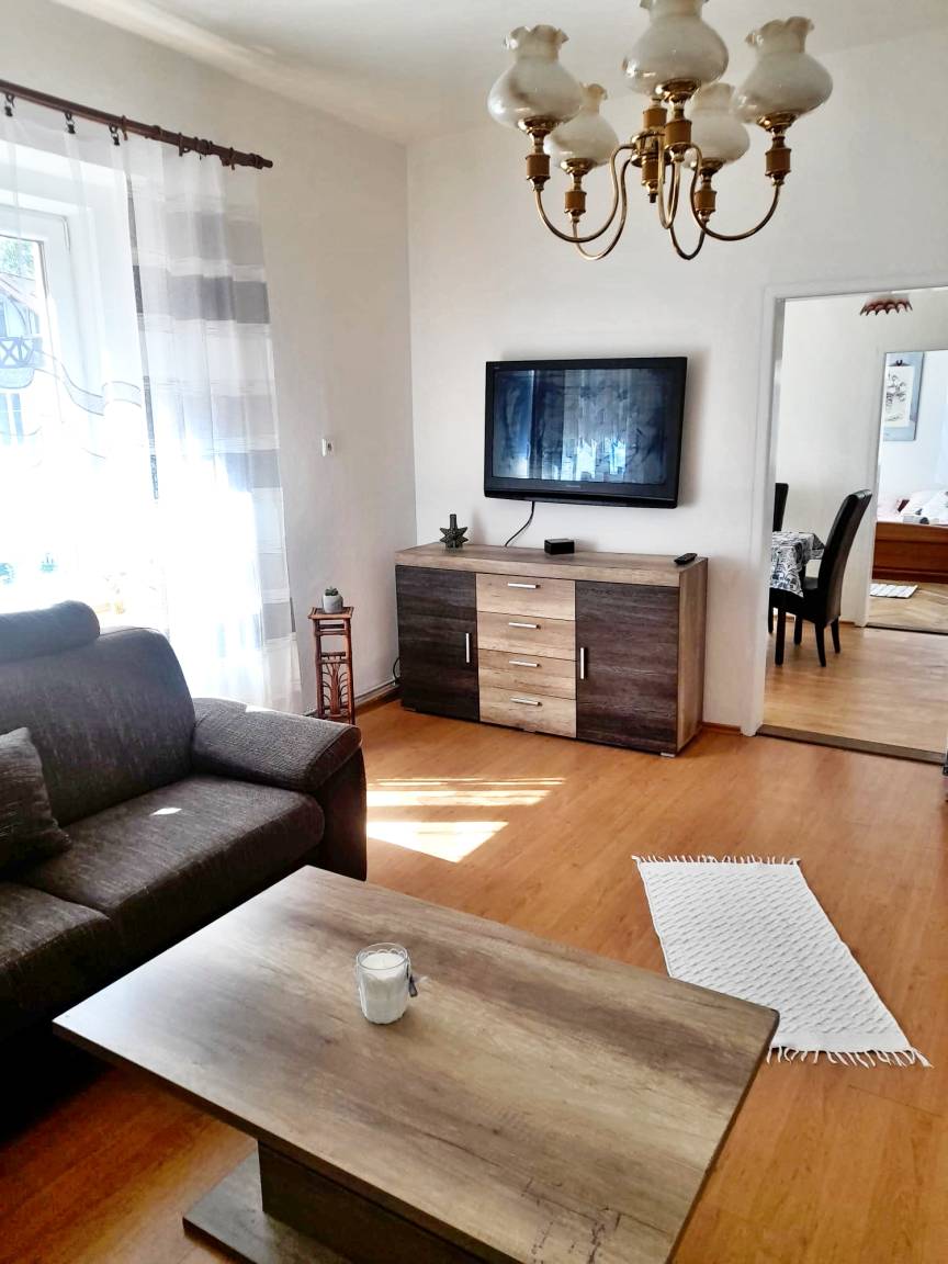 72 M² Apartment ∙ 2 Bedrooms ∙ 5 Guests - Děčín
