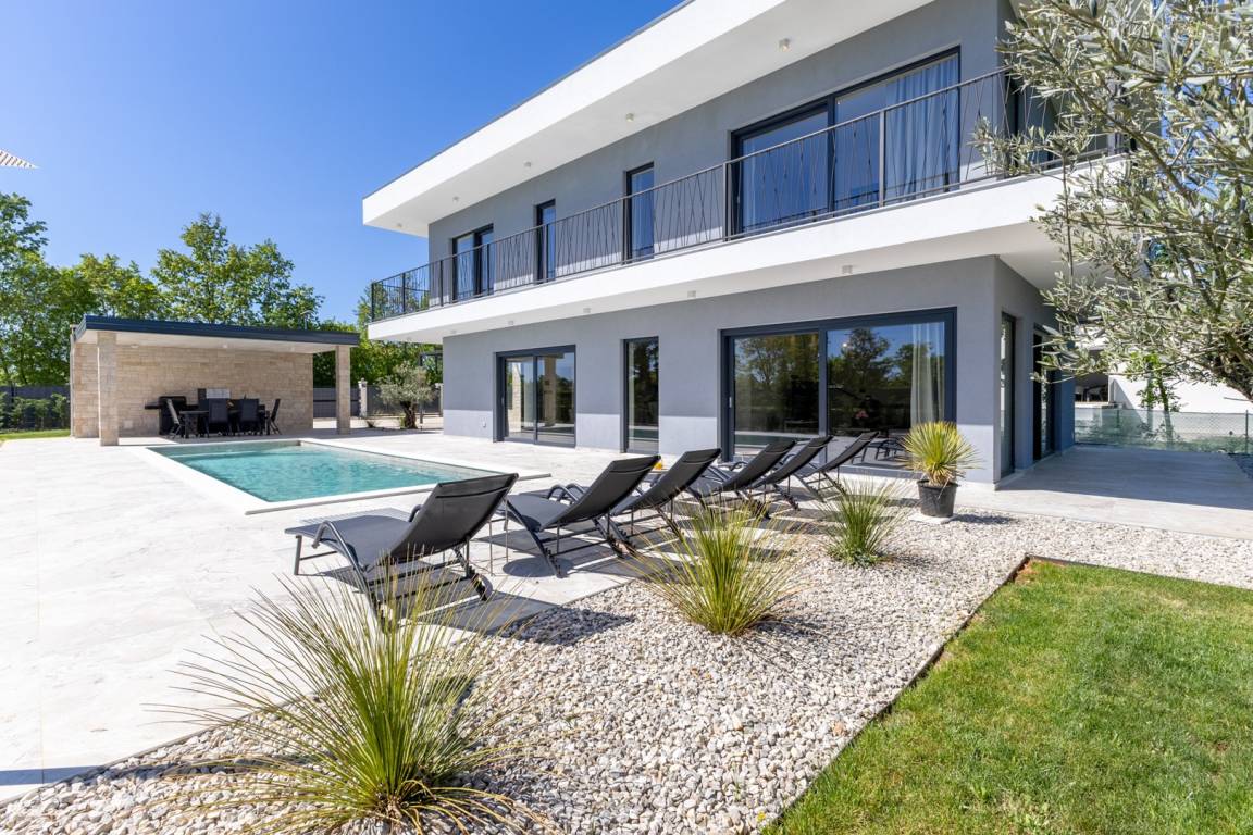 200 M² Villa ∙ 3 Bedrooms ∙ 6 Guests - Istria