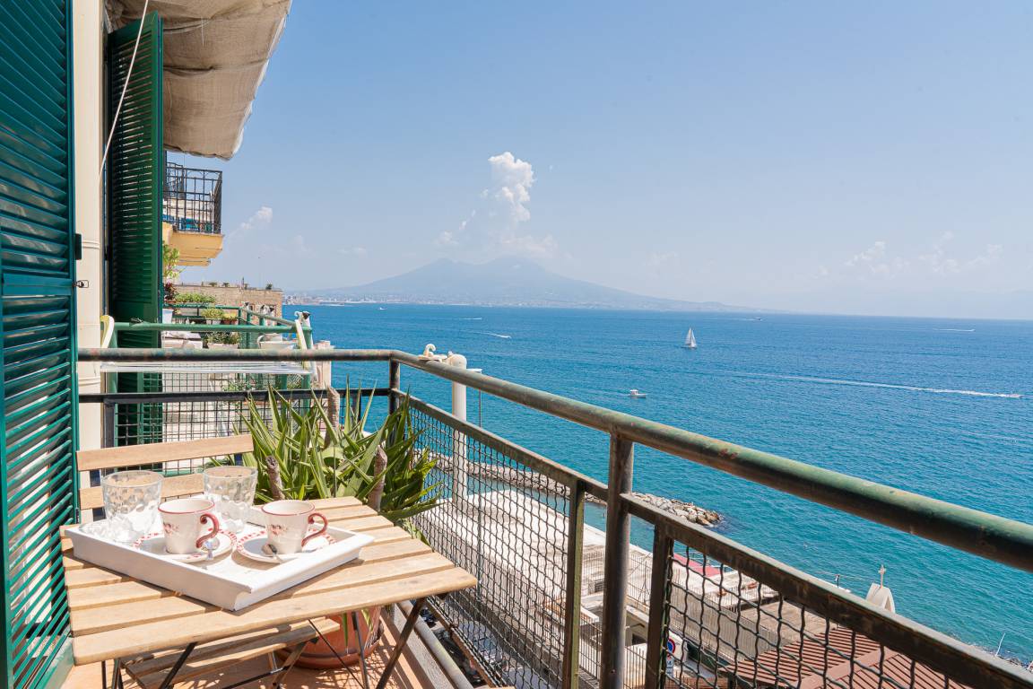90 M² Apartment ∙ 2 Bedrooms ∙ 4 Guests - Napoli, İtalya