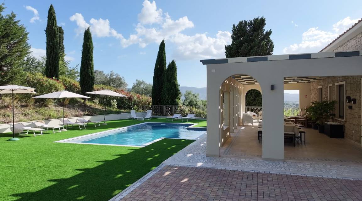 500 M² Casa ∙ 9 Habitaciones ∙ 24 Huéspedes - Terni