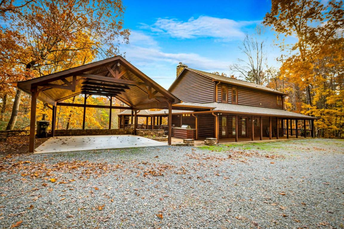 Cabin ∙ 4 Bedrooms ∙ 10 Guests - Blue Ridge, GA