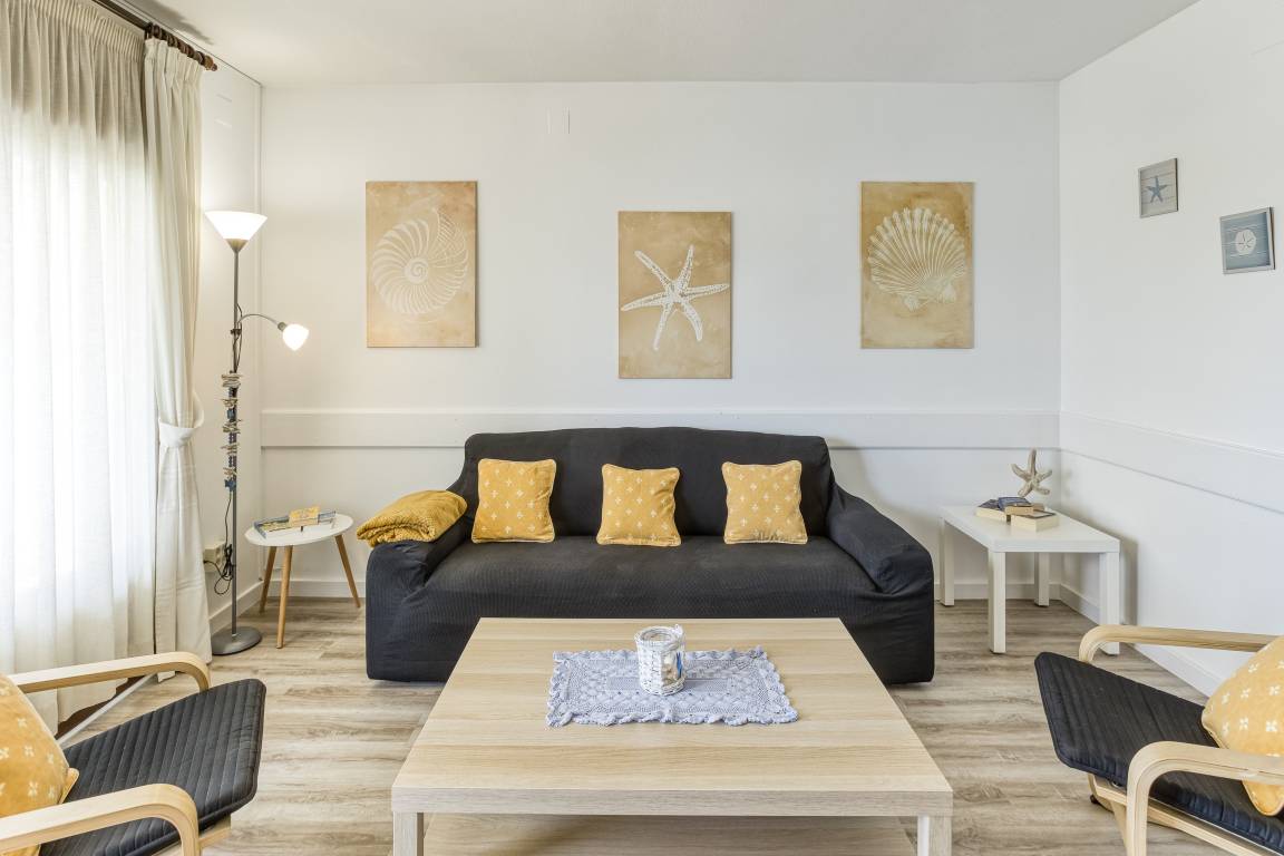 80 M² Apartment ∙ 3 Bedrooms ∙ 6 Guests - Empuriabrava
