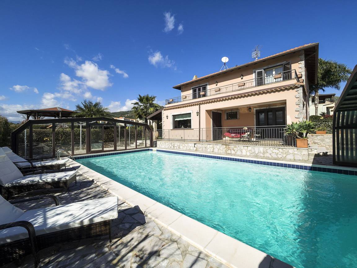 250 M² Villa ∙ 5 Slaapkamers ∙ 10 Gasten - Mascali