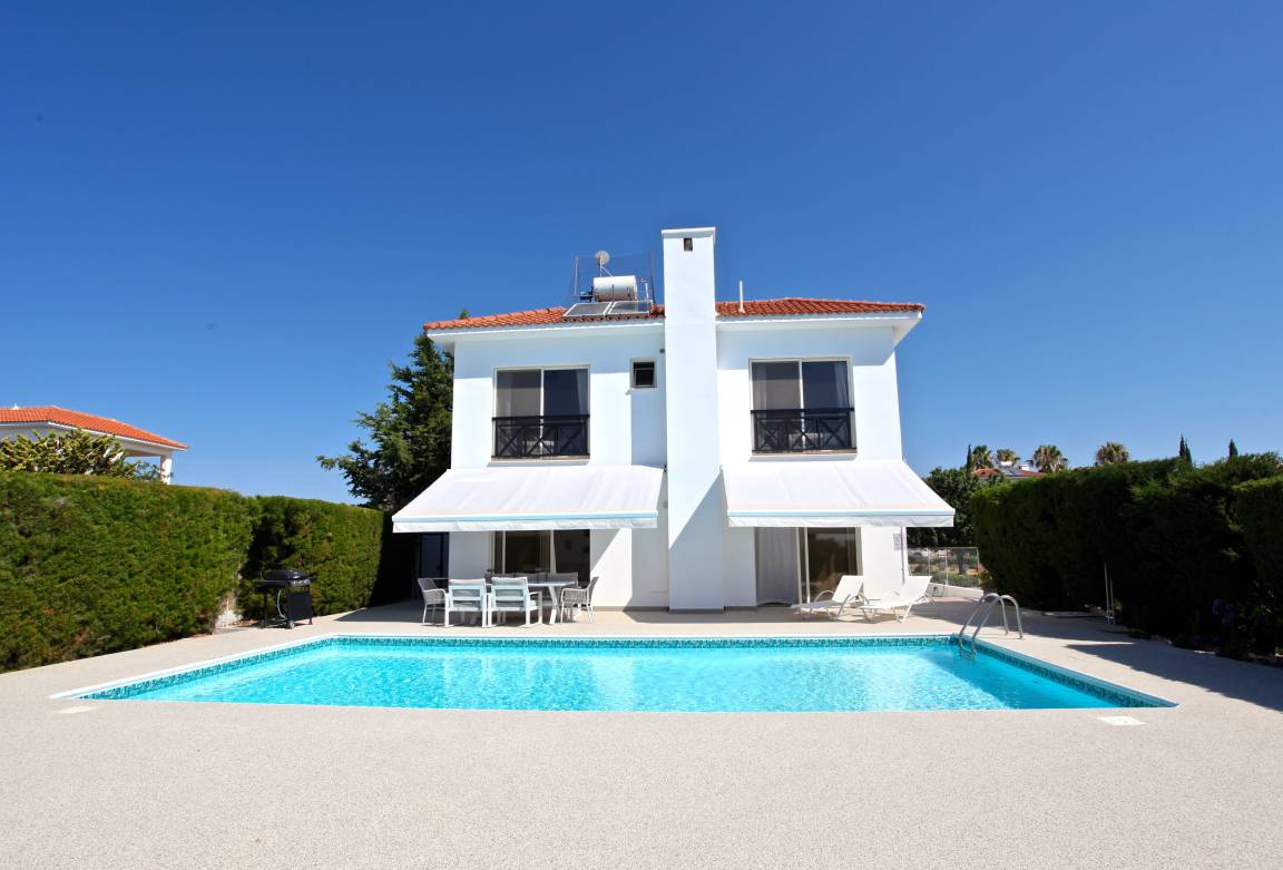180 M² Villa ∙ 3 Bedrooms ∙ 6 Guests - Cyprus