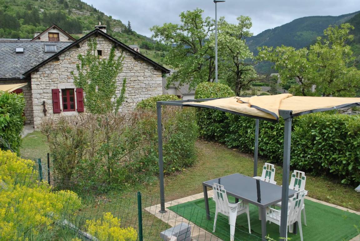 140 M² Maison De Vacances ∙ 6 Chambres ∙ 14 Personnes - Florac